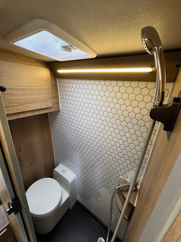 baño camperizacion l4h2